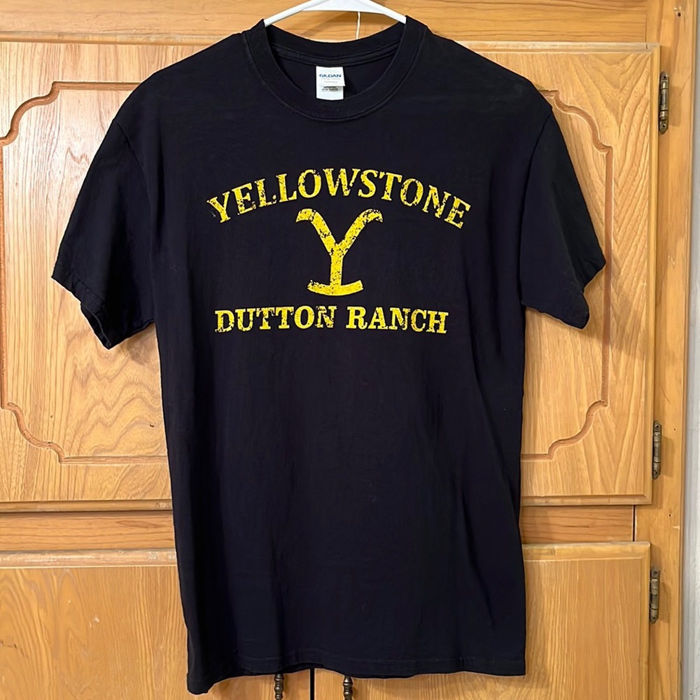 Yellowstone “Dutton Ranch” t-shirt size Medium Adult